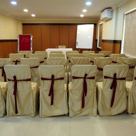 Moments Hotel Kolkata Exterior photo