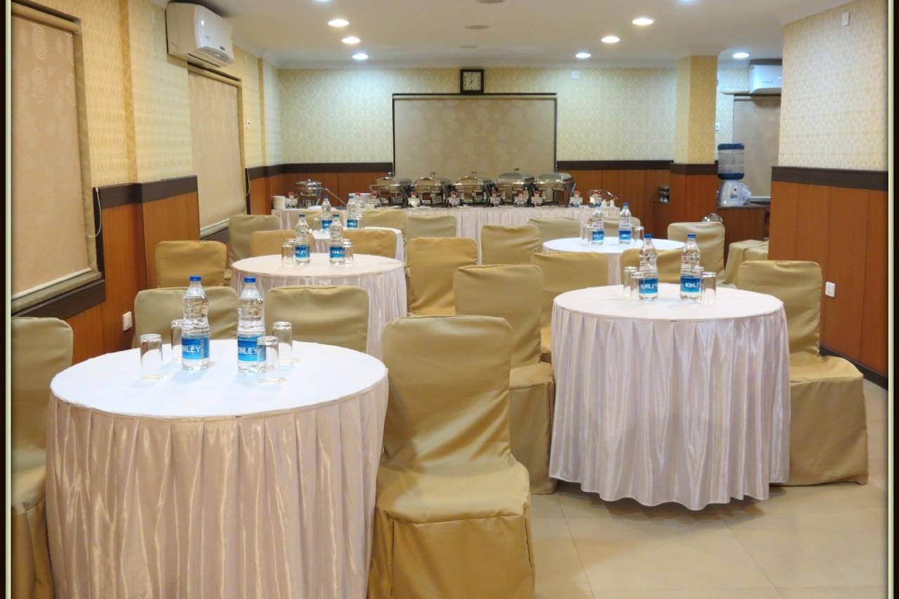 Moments Hotel Kolkata Exterior photo