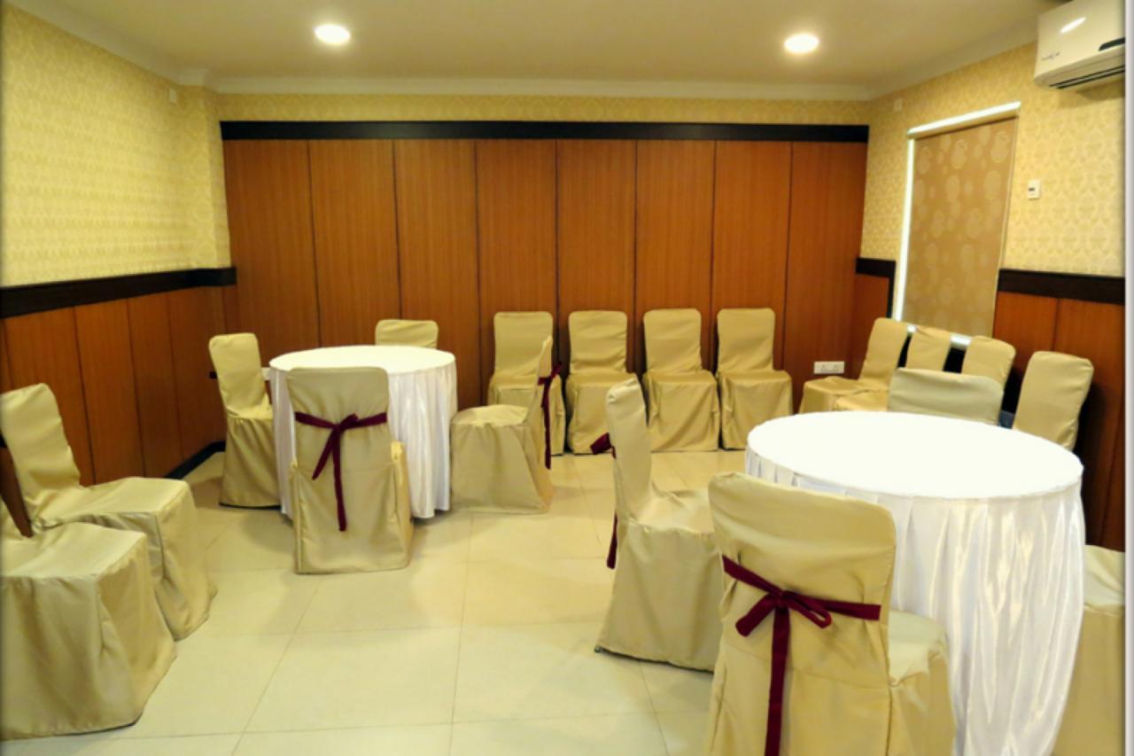 Moments Hotel Kolkata Exterior photo
